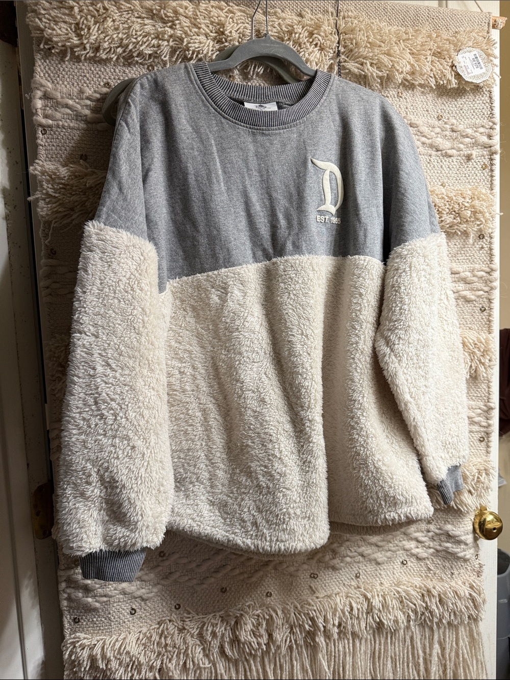 Disneyland Sherpa spirit jersey size M